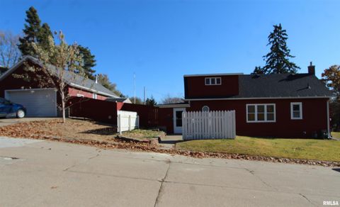 Tiny photo for 1316 FLORENCE Avenue, Clinton, IA 52732 (MLS # QC4269402)