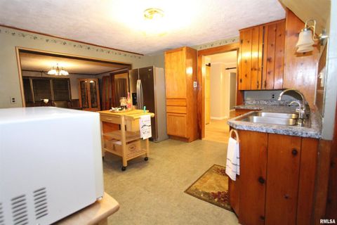 Tiny photo for 1316 FLORENCE Avenue, Clinton, IA 52732 (MLS # QC4269402)