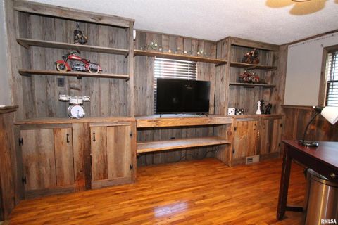 Tiny photo for 1316 FLORENCE Avenue, Clinton, IA 52732 (MLS # QC4269402)