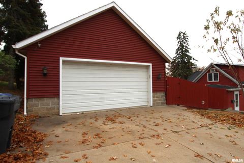 Tiny photo for 1316 FLORENCE Avenue, Clinton, IA 52732 (MLS # QC4269402)