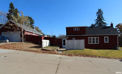 Tiny photo for 1316 FLORENCE Avenue, Clinton, IA 52732 (MLS # QC4269402)