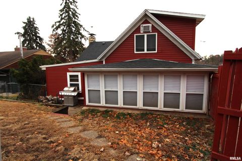 Tiny photo for 1316 FLORENCE Avenue, Clinton, IA 52732 (MLS # QC4269402)