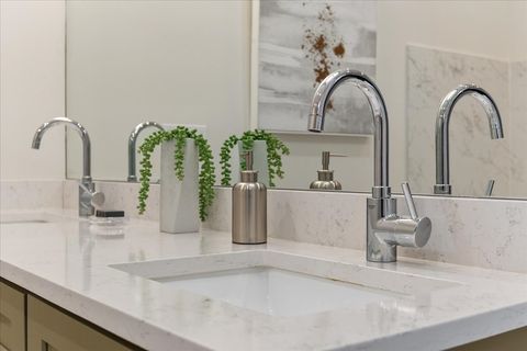 Tiny photo for 2450 N Clybourn Avenue #3S, Chicago, IL 60614 (MLS # 12551805)