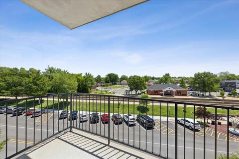 Tiny photo for 8822 BROOKFIELD Avenue #405, Brookfield, IL 60513 (MLS # 12668035)