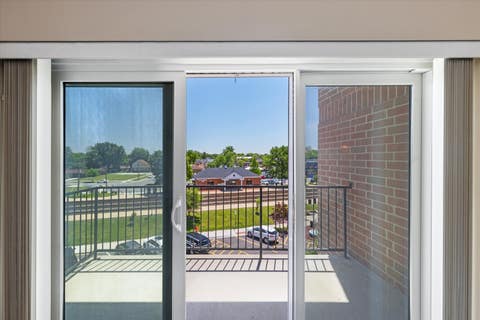 Tiny photo for 8822 BROOKFIELD Avenue #405, Brookfield, IL 60513 (MLS # 12668035)