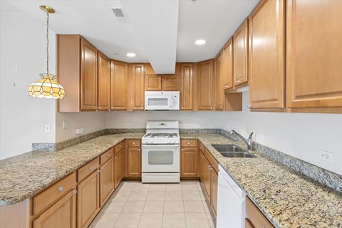 Tiny photo for 8822 BROOKFIELD Avenue #405, Brookfield, IL 60513 (MLS # 12668035)