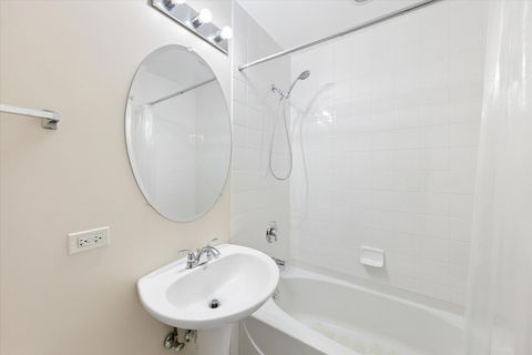 Tiny photo for 8822 BROOKFIELD Avenue #405, Brookfield, IL 60513 (MLS # 12668035)
