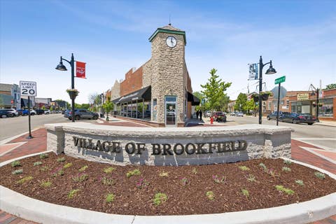 Tiny photo for 8822 BROOKFIELD Avenue #405, Brookfield, IL 60513 (MLS # 12668035)