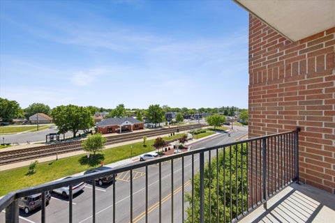 Tiny photo for 8822 BROOKFIELD Avenue #405, Brookfield, IL 60513 (MLS # 12668035)