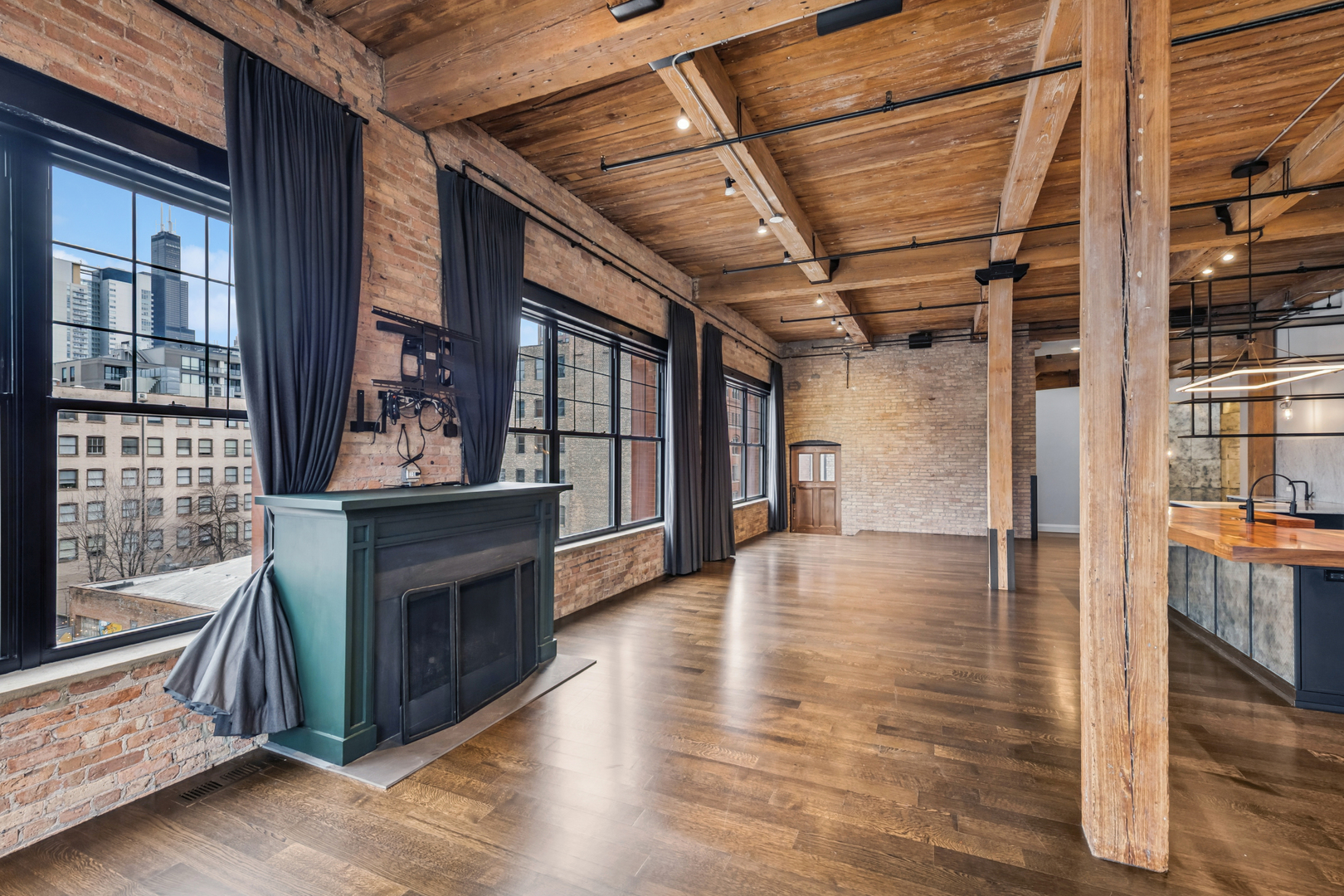 1000 W Washington Boulevard 436-437