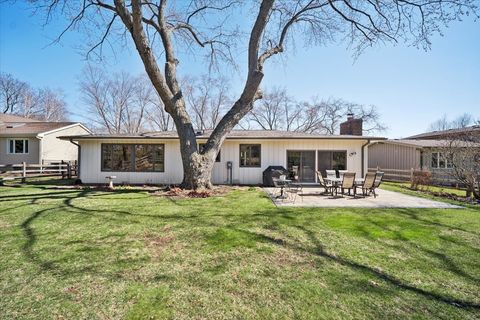 Tiny photo for 122 Williamsburg Drive, Bartlett, IL 60103 (MLS # 12597822)