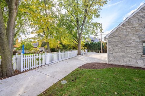 Tiny photo for 176 S Arlington Avenue, Elmhurst, IL 60126 (MLS # 12614465)