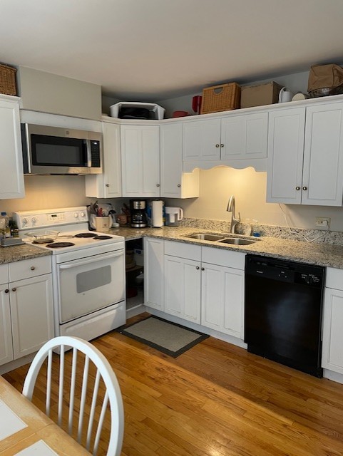 901 W DAKIN Street 2E