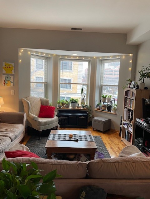 901 W DAKIN Street 2E