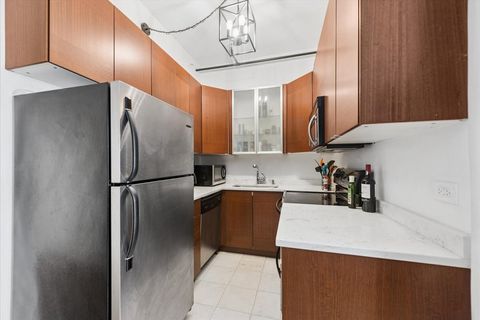 Tiny photo for 2800 N Pine Grove Avenue #7E, Chicago, IL 60657 (MLS # 12620254)