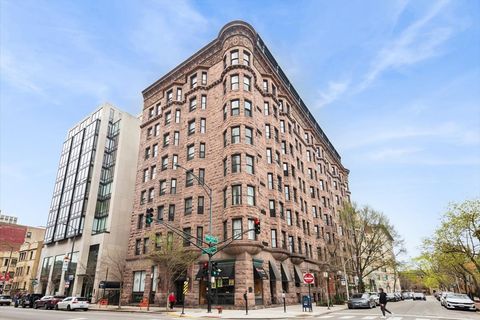 Photo of 2800 N Pine Grove Avenue #7E, Chicago, IL 60657 (MLS # 12620254)