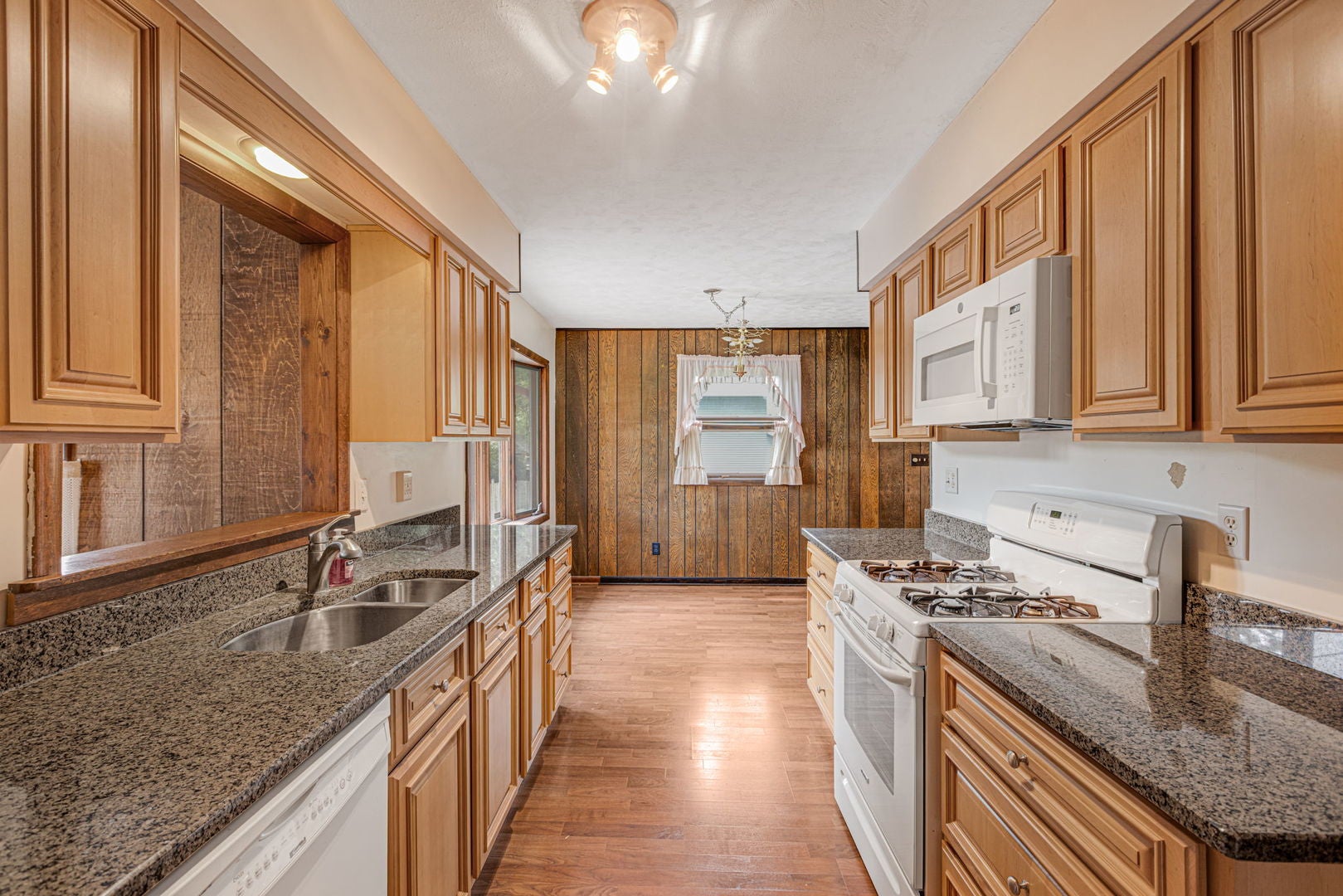 1393 Cottonwood Lane