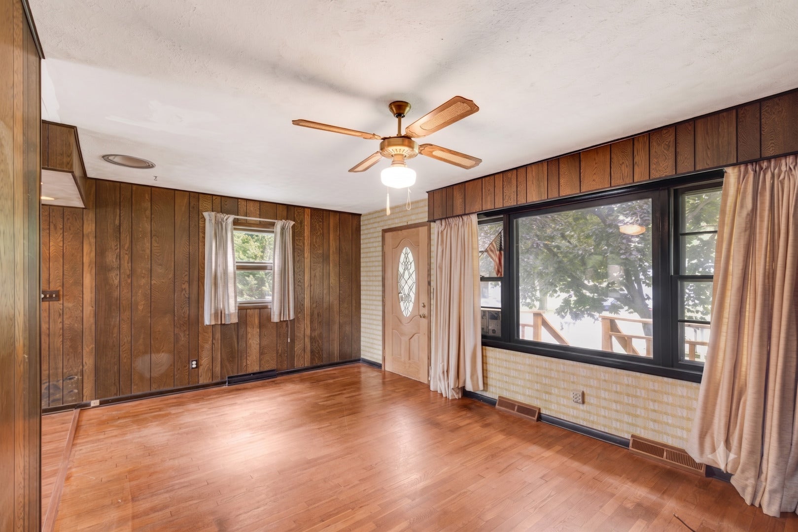 1393 Cottonwood Lane