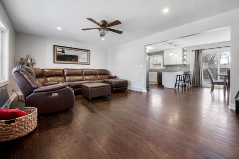 Tiny photo for 530 Sunshine Court, Algonquin, IL 60102 (MLS # 12598780)