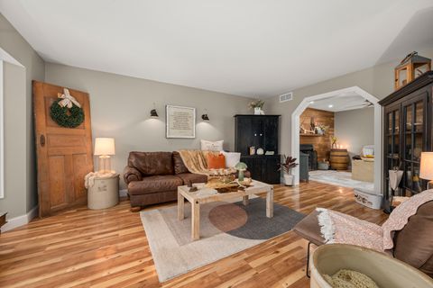 Tiny photo for 932 Foxpointe Drive, Sycamore, IL 60178 (MLS # 12518342)