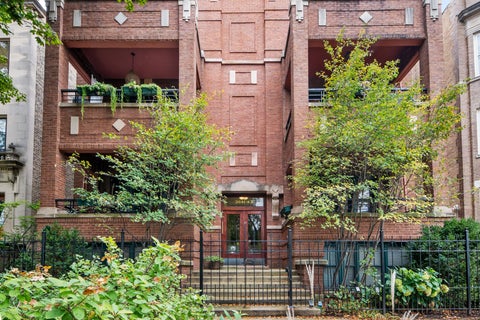 Photo of 3043 W LOGAN Boulevard #1W, Chicago, IL 60647 (MLS # 12772259)