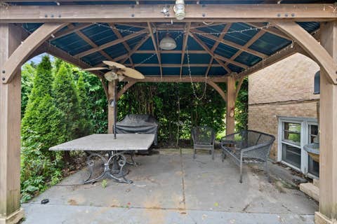 Tiny photo for 7357 N Crawford Avenue, Lincolnwood, IL 60712 (MLS # 12678571)