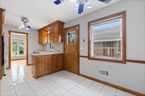 Tiny photo for 7357 N Crawford Avenue, Lincolnwood, IL 60712 (MLS # 12678571)