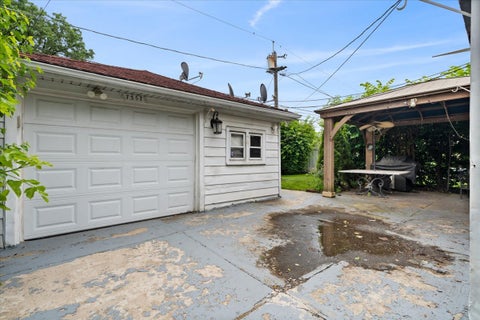 Tiny photo for 7357 N Crawford Avenue, Lincolnwood, IL 60712 (MLS # 12678571)