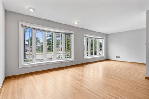 Tiny photo for 7357 N Crawford Avenue, Lincolnwood, IL 60712 (MLS # 12678571)