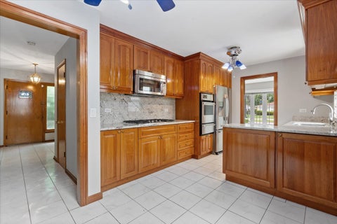 Tiny photo for 7357 N Crawford Avenue, Lincolnwood, IL 60712 (MLS # 12678571)