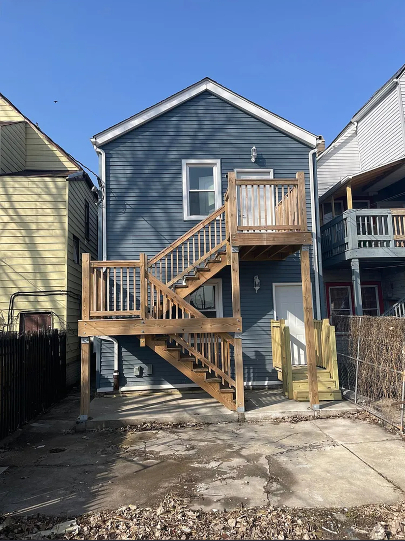 2731 S Whipple Street