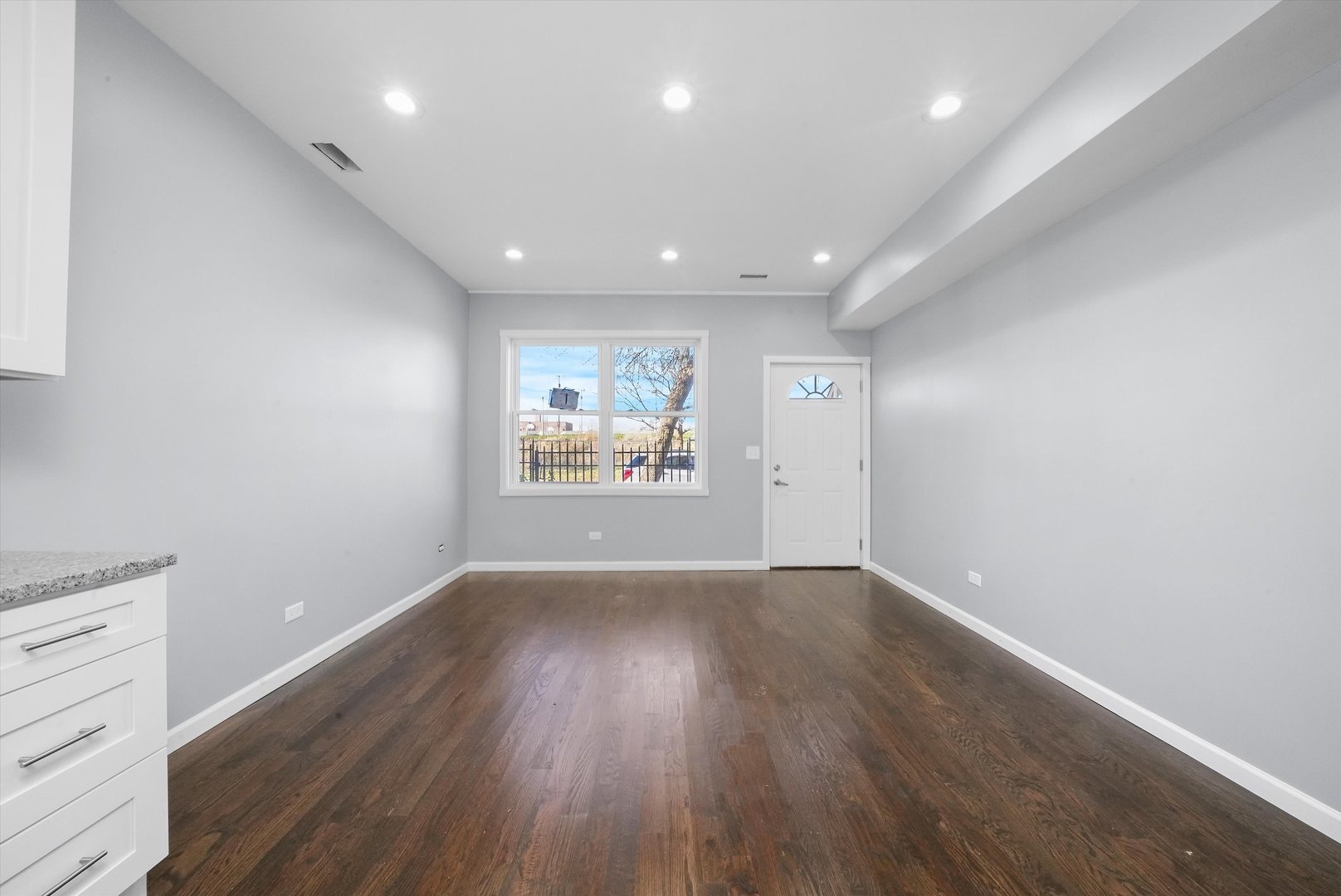 2731 S Whipple Street