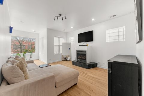 Tiny photo for 6722 S Ridgeland Avenue #3S, Chicago, IL 60649 (MLS # 12633873)