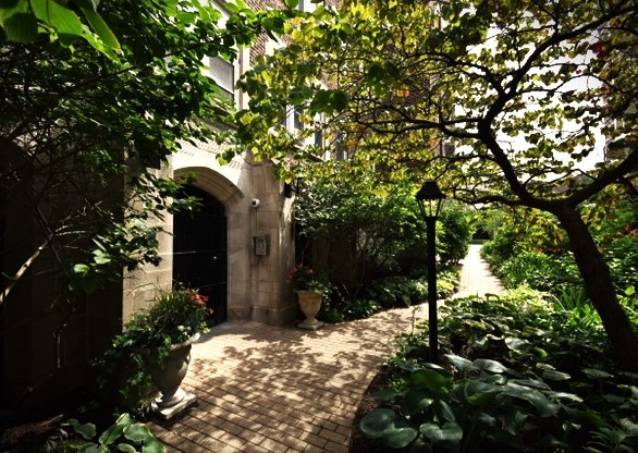 6334 N Sheridan Road 3E