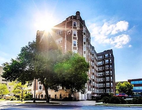 Tiny photo for 6334 N Sheridan Road #3E, Chicago, IL 60660 (MLS # 12654166)