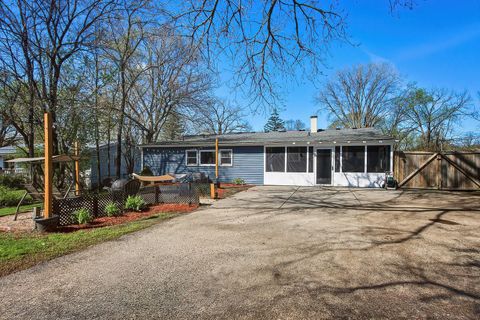 Tiny photo for 1820 Parklane Avenue, McHenry, IL 60050 (MLS # 12624596)