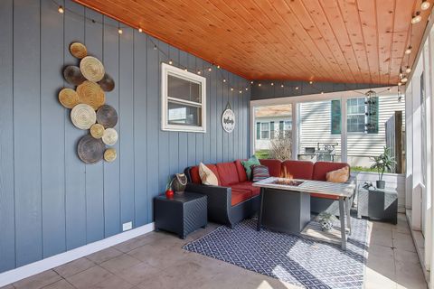 Tiny photo for 1820 Parklane Avenue, McHenry, IL 60050 (MLS # 12624596)