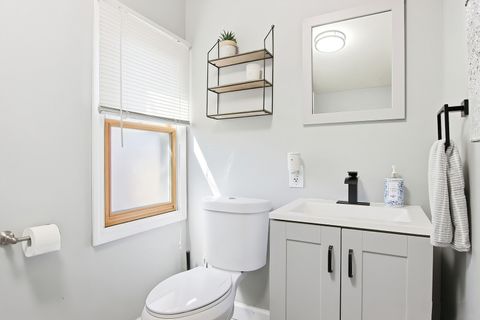 Tiny photo for 1820 Parklane Avenue, McHenry, IL 60050 (MLS # 12624596)