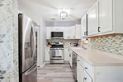 Tiny photo for 1820 Parklane Avenue, McHenry, IL 60050 (MLS # 12624596)