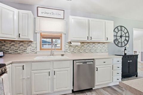 Tiny photo for 1820 Parklane Avenue, McHenry, IL 60050 (MLS # 12624596)