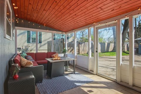 Tiny photo for 1820 Parklane Avenue, McHenry, IL 60050 (MLS # 12624596)