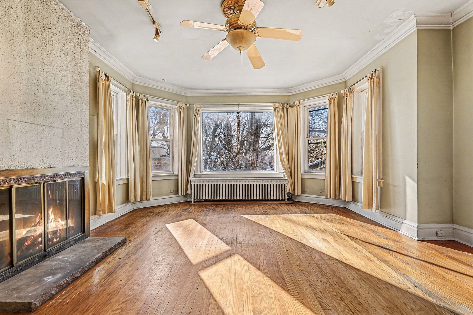 2326 W Argyle Street 3B