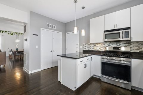 Tiny photo for 1735 W Lawrence Avenue #3W, Chicago, IL 60640 (MLS # 12599576)