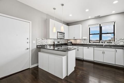 Tiny photo for 1735 W Lawrence Avenue #3W, Chicago, IL 60640 (MLS # 12599576)