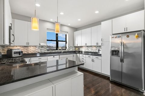 Tiny photo for 1735 W Lawrence Avenue #3W, Chicago, IL 60640 (MLS # 12599576)