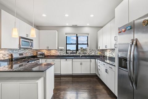 Tiny photo for 1735 W Lawrence Avenue #3W, Chicago, IL 60640 (MLS # 12599576)