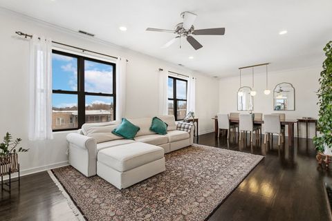 Tiny photo for 1735 W Lawrence Avenue #3W, Chicago, IL 60640 (MLS # 12599576)