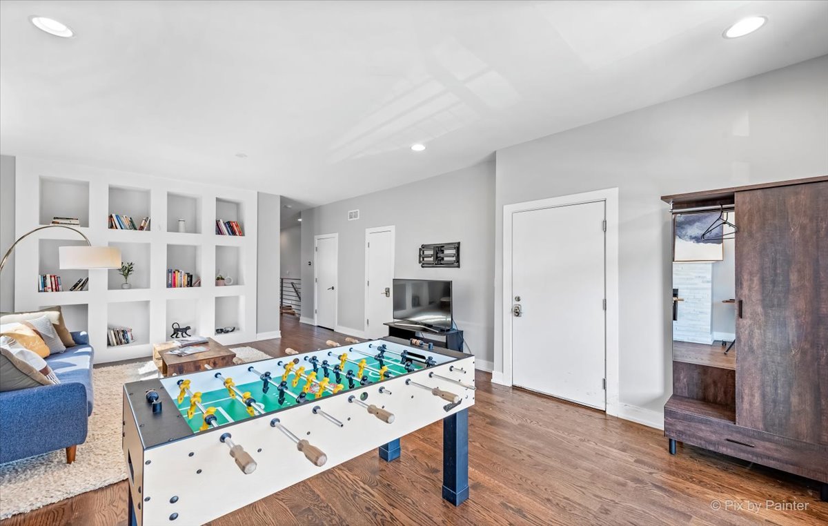 1732 N California Avenue 1