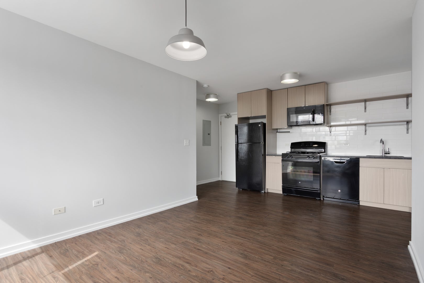 6134 N Kenmore Avenue 409