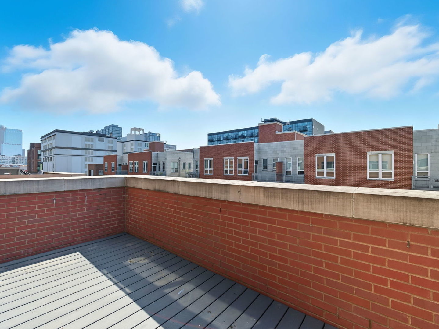 Chicago, Illinois 60607, United States, 3 Bedrooms Bedrooms, ,2 BathroomsBathrooms,Residential,Active,212808